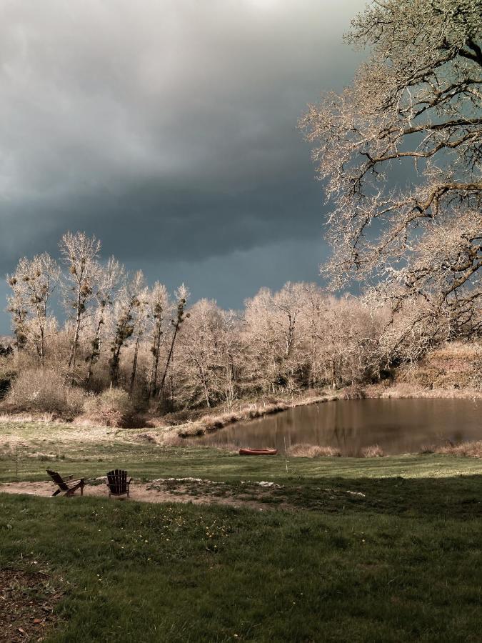 La Ferme Du Pont De Maumy, Cabane Au Bord De L'Etang Et Bain Nordique Busserolles Dış mekan fotoğraf