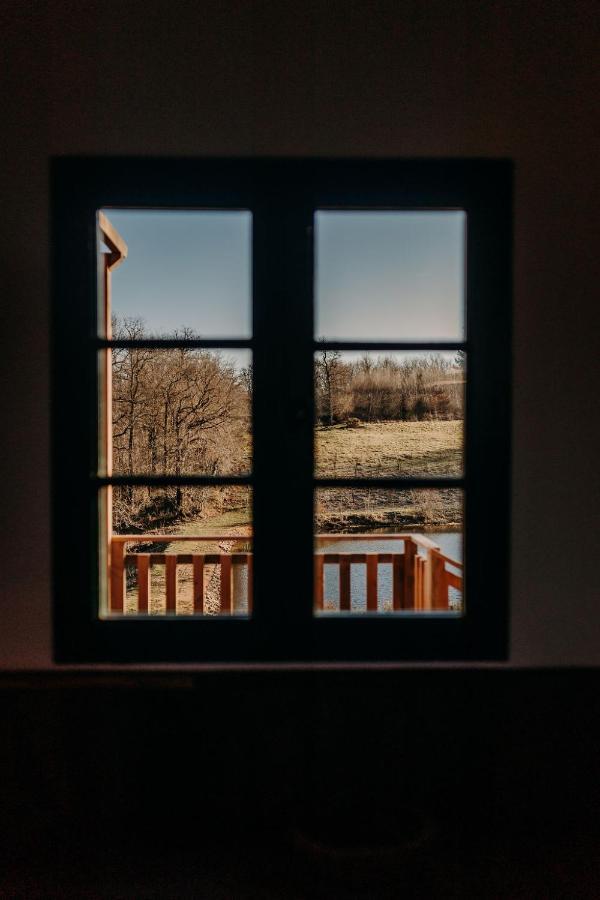 La Ferme Du Pont De Maumy, Cabane Au Bord De L'Etang Et Bain Nordique Busserolles Dış mekan fotoğraf