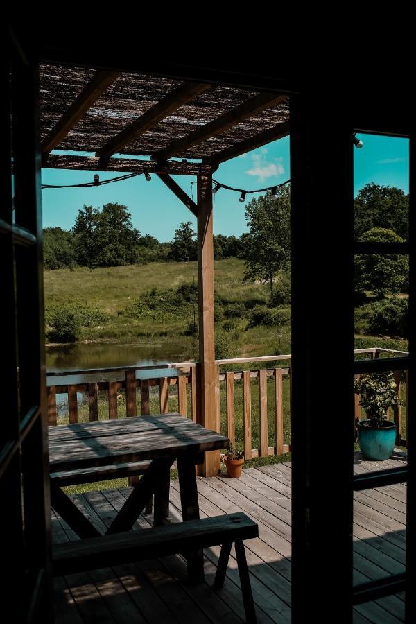 La Ferme Du Pont De Maumy, Cabane Au Bord De L'Etang Et Bain Nordique Busserolles Dış mekan fotoğraf