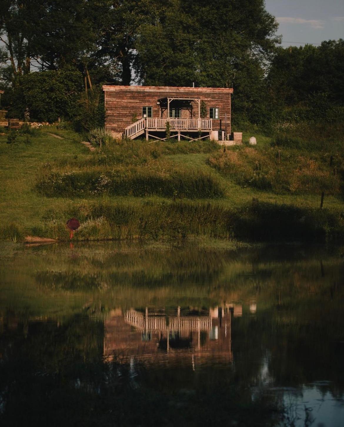 La Ferme Du Pont De Maumy, Cabane Au Bord De L'Etang Et Bain Nordique Busserolles Dış mekan fotoğraf